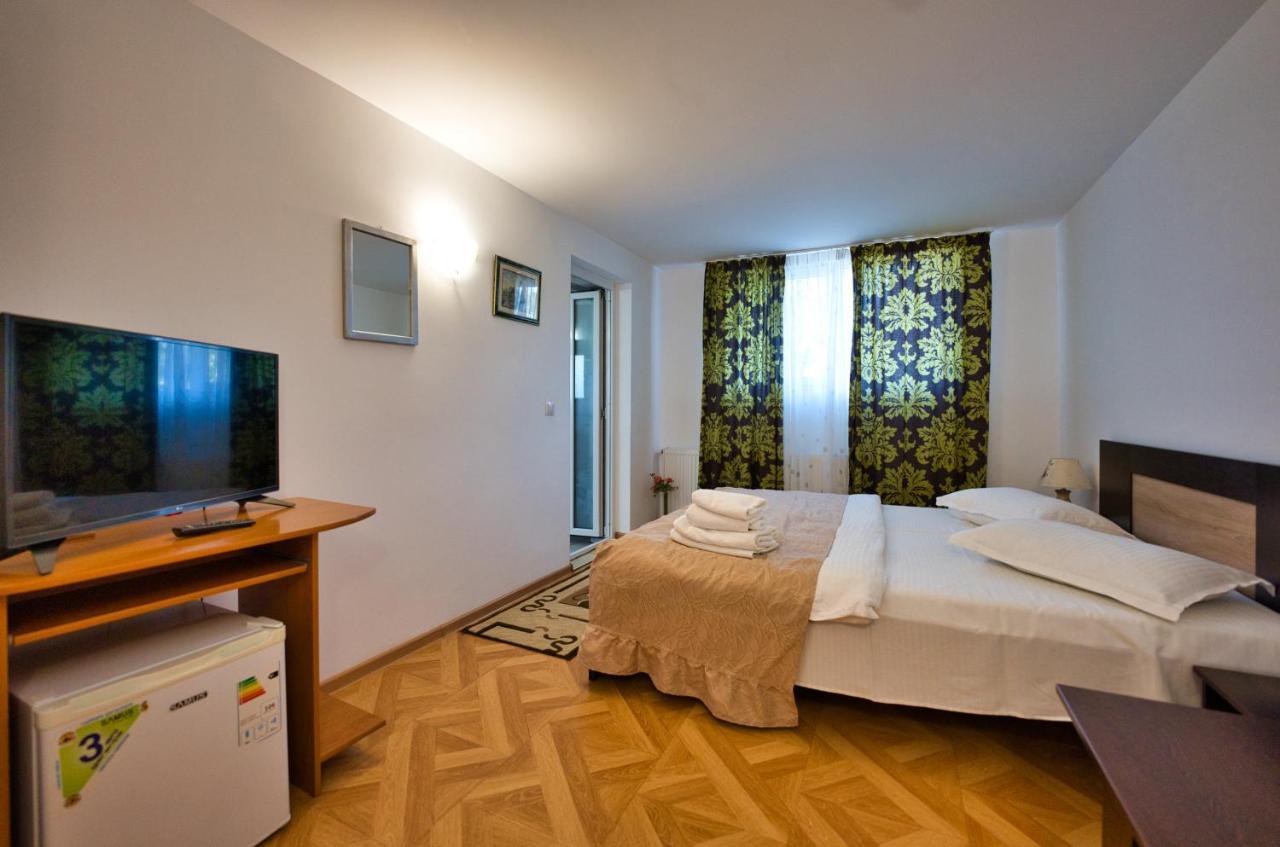 Vila Victoria Ramnicu Valcea Exterior foto
